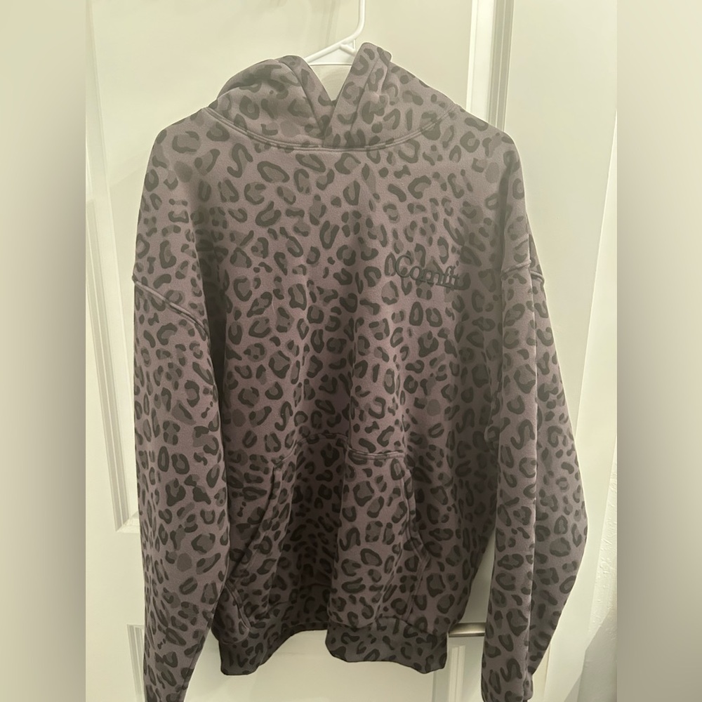 Comfrt Panther Minimalist Hoodie in Size L